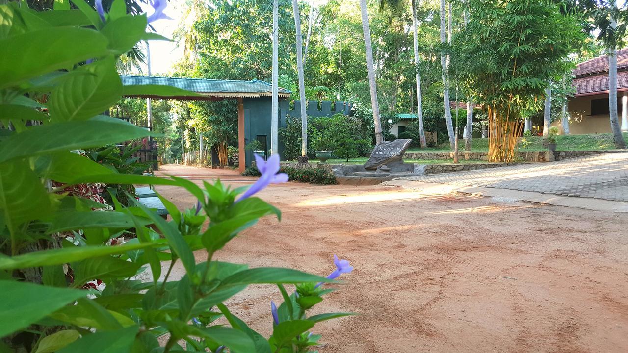 Soba Lanka Holiday Resort Melsiripura Exterior photo